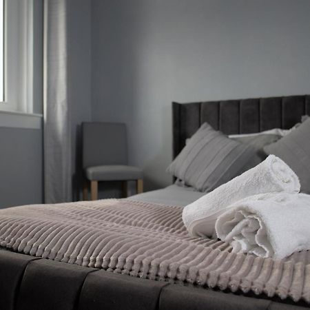 Modern 2-Bed Haven, Free Parking Apartment EDI Exterior foto