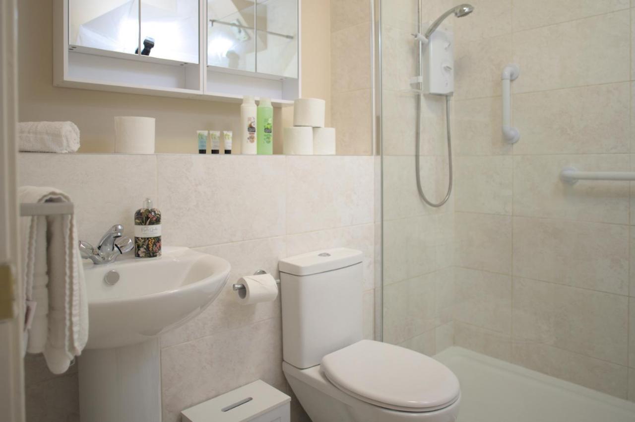 Modern 2-Bed Haven, Free Parking Apartment EDI Exterior foto